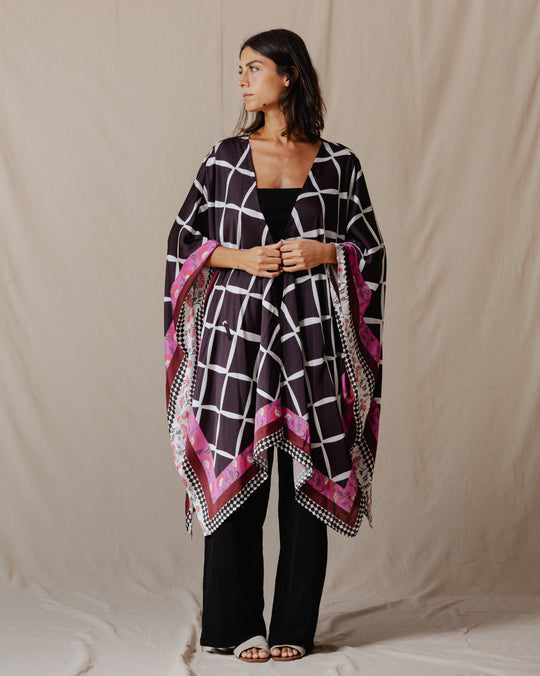 Kimono court à carreaux noirs et blancs