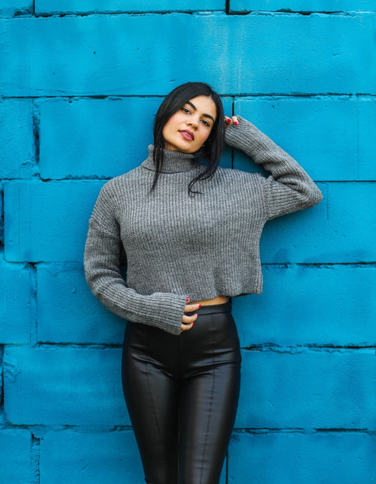high neck cropped pullover grey